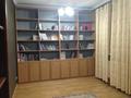 Книжный шкаф в кабинет - библиотеку